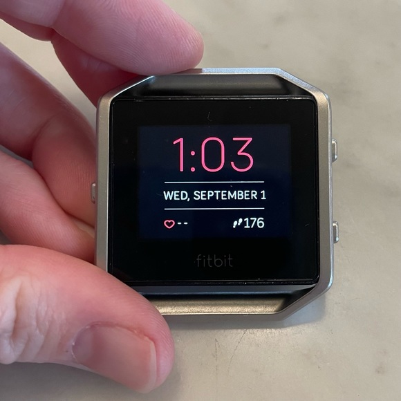 ☀️SALE☀️Fitbit Blaze with charger and bands - Picture 3 of 15